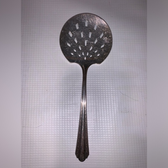 Wm A Rogers A1 CROYDON MARY LEE 1932 Silverplate Pierced Tomato Cucumber Server - Picture 2 of 3